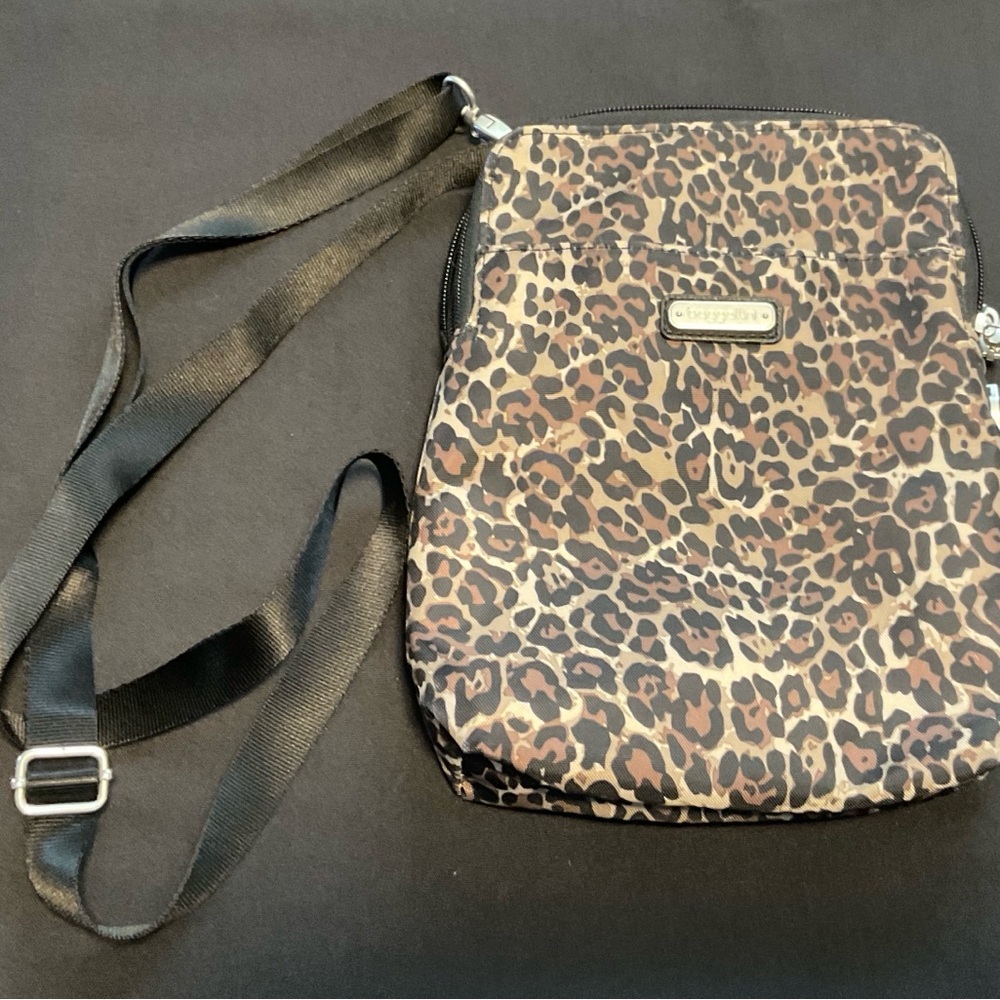 Baggallini RFID Leopard Print Crossbody Bag